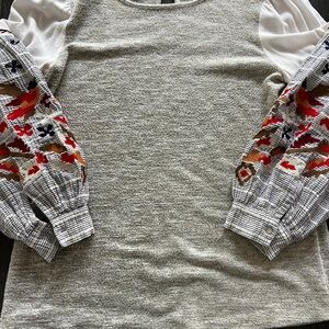 THML Gray with embroidered Balloon Sleeve top szM